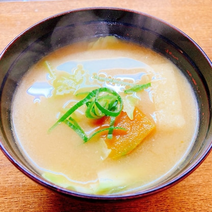 南瓜とキャベツと油揚げの味噌汁